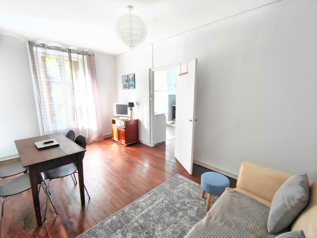 Number 22 - Le Dorat - Apartment One With Garden & Free Parking 외부 사진