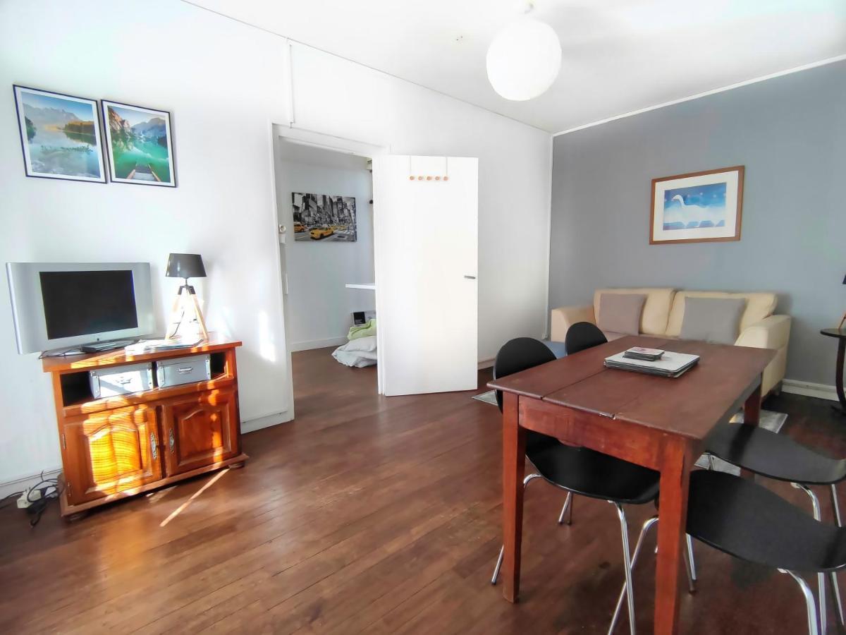 Number 22 - Le Dorat - Apartment One With Garden & Free Parking 외부 사진