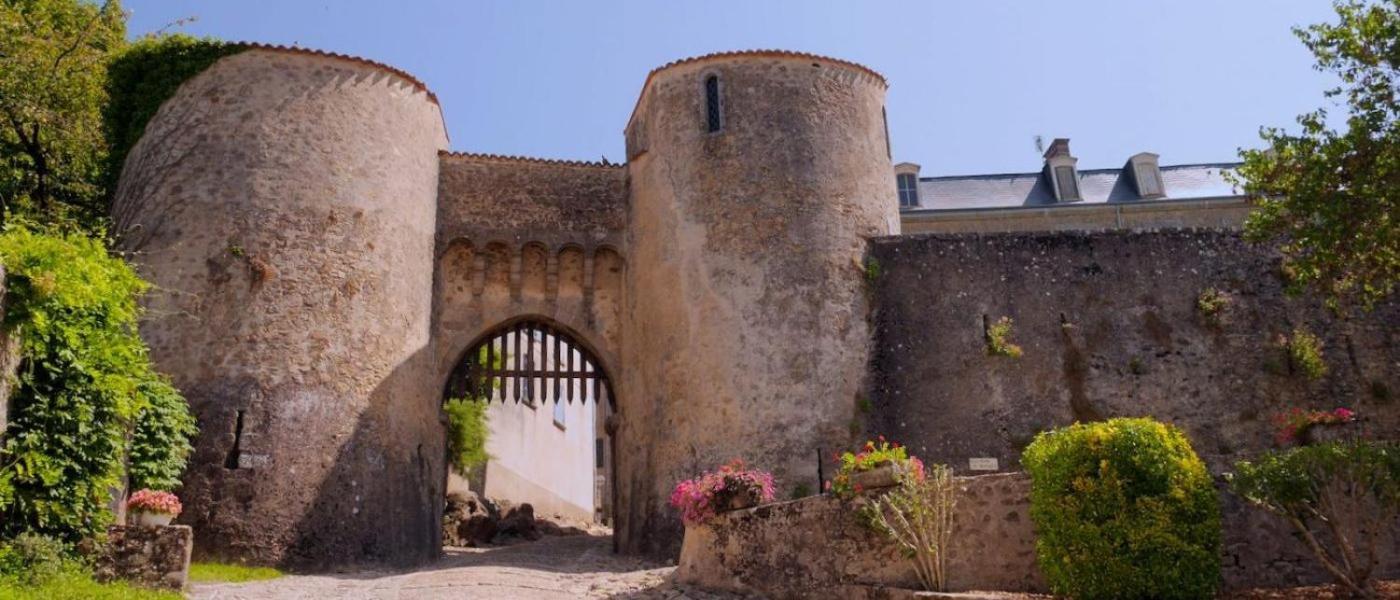 Number 22 - Le Dorat - Apartment One With Garden & Free Parking 외부 사진